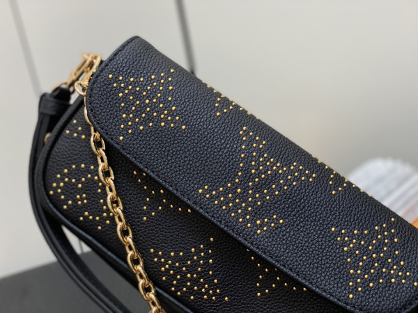 l**is V*t*n wallet on chain ivy