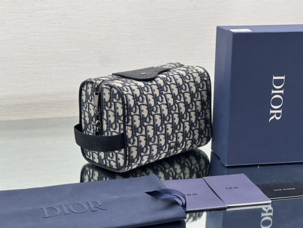 D*or lingot toiletry bag