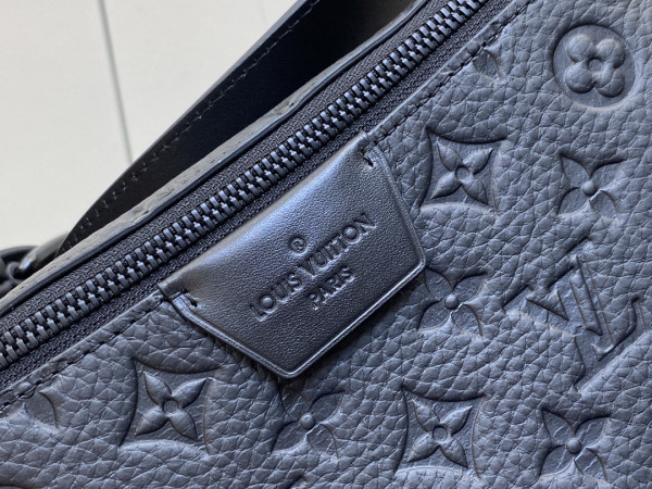 l**is V*t*n moon crossbody