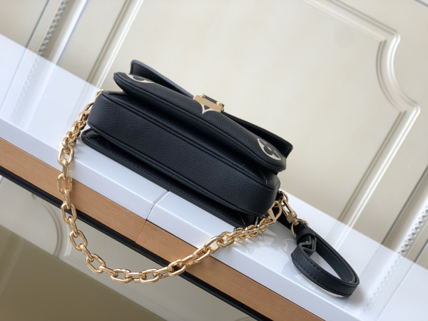 l**is V*t*n pochette metis east west