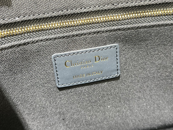D*or oblique book tote- 26×12×21cm