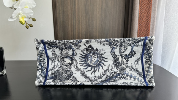 medium D*or book tote-36*18*28cm