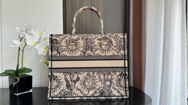 large D*or book tote-42*35*18.5cm