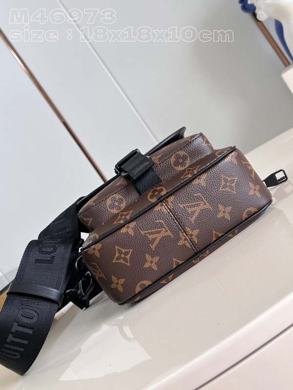 l**is V*t*n trail messenger-18*18*10cm