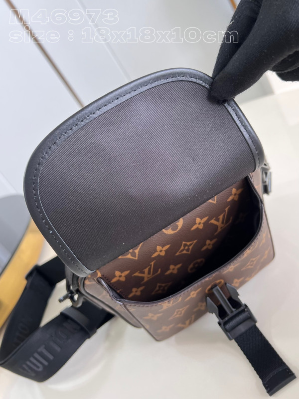 l**is V*t*n trail messenger-18*18*10cm