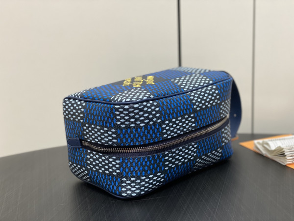 l**is V*t*n locker dopp kit bag-23*13*12cm
