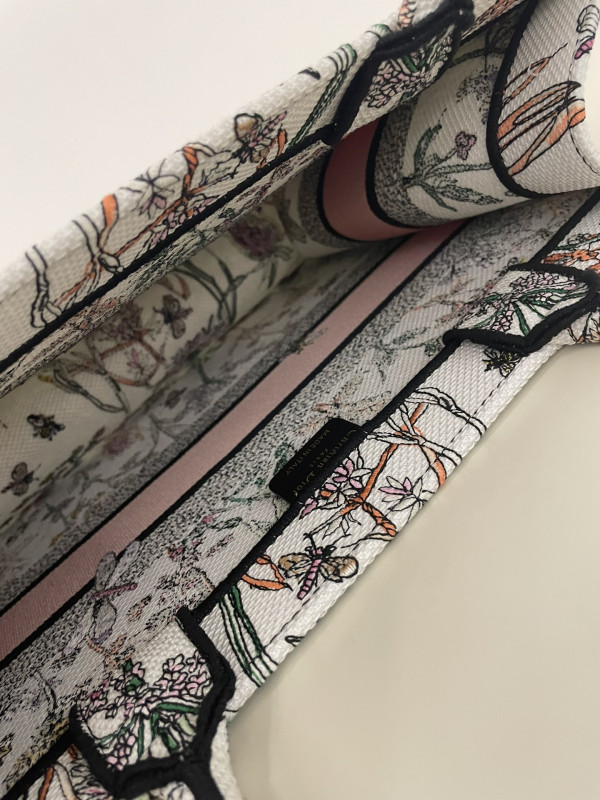 medium D*or book tote-36*18*28cm