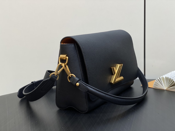 l**is V*t*n soft twist-27*19*9cm