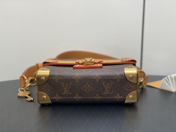 l**is V*t*n soul trunk-19*15*7cm