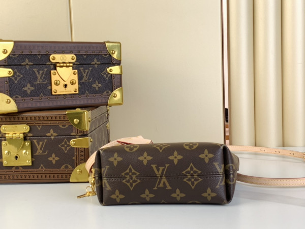 l**is V*t*n lockit bb-15*19*7cm
