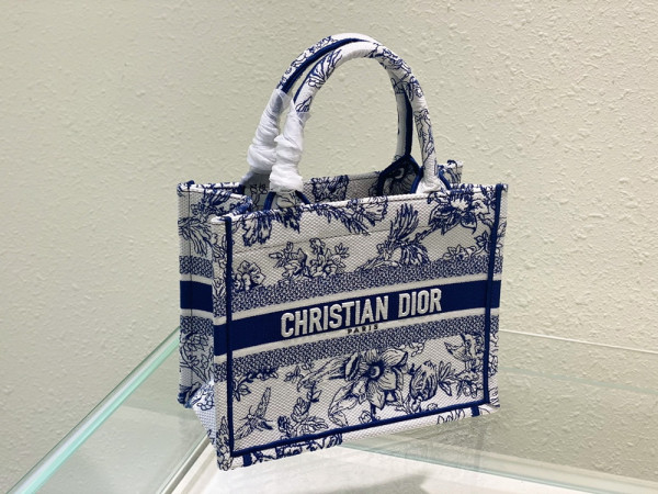 small D*or book tote