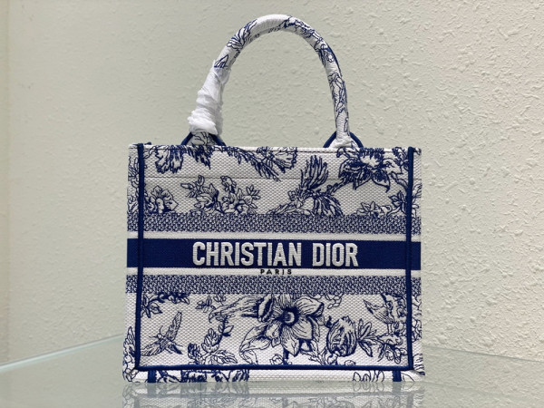 small D*or book tote